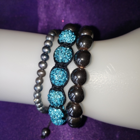 4 beautiful bracelets - Picture 9 of 12